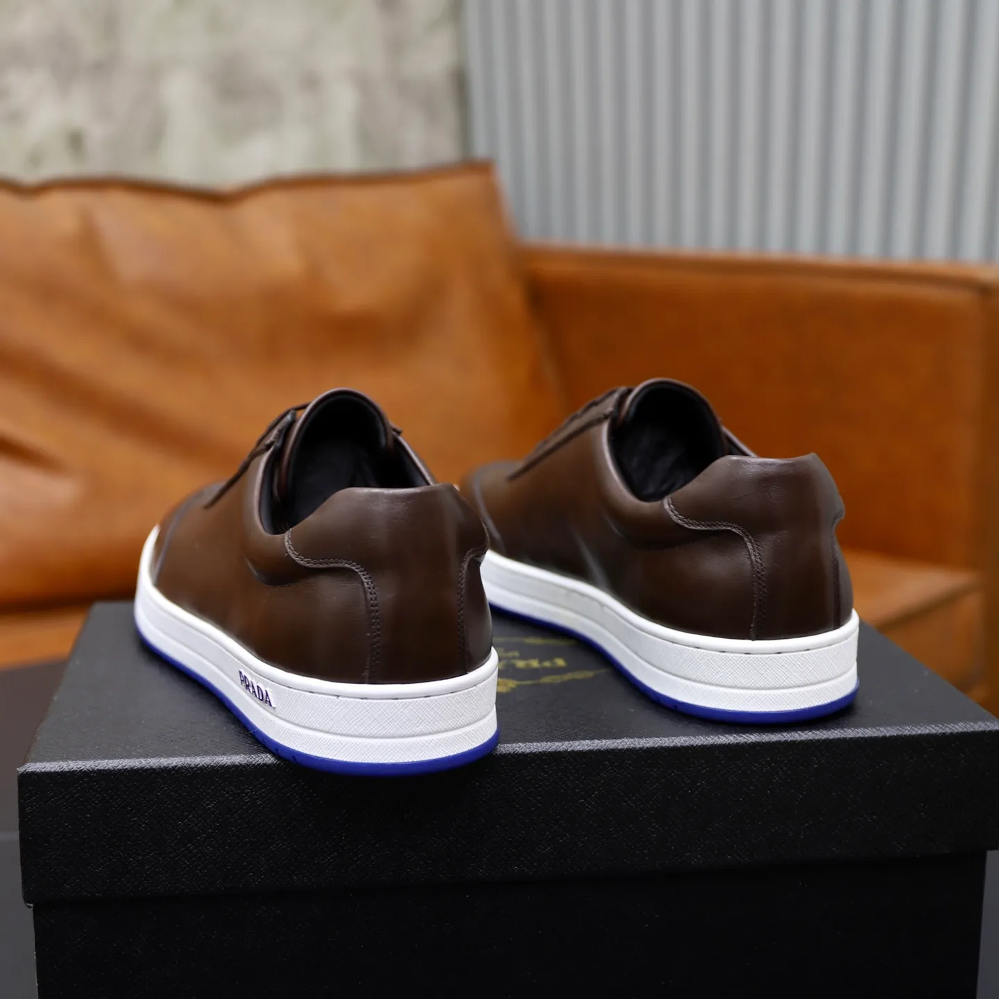 Factory price: 💰640 Prada classic men’s lace-up casual shoes | Imported cowhide upper | Upper stitching layered design, light and breathable | Soft and comfortable | Decorated with PRADA letters on the side | Distinctive sports style, showing the brand style | Lightweight concave and convex pattern rubber soles | Matched with cowhide foot pad lining | Excellent foot feel, fashionable and elegant | Size: 38-44 (45 customized)